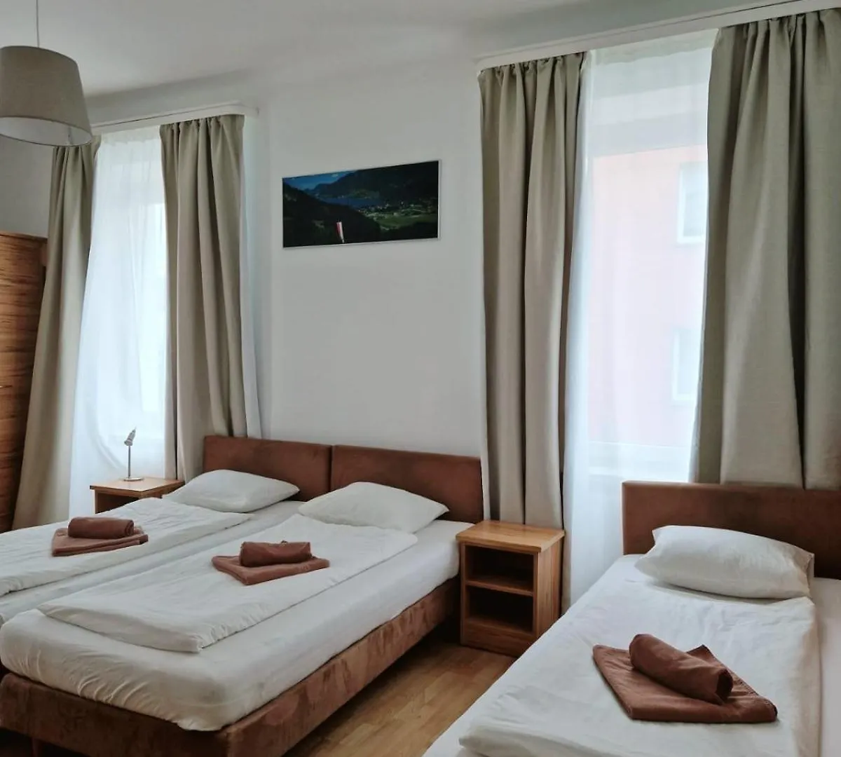 Pension Jahn Salzburg 0*,
